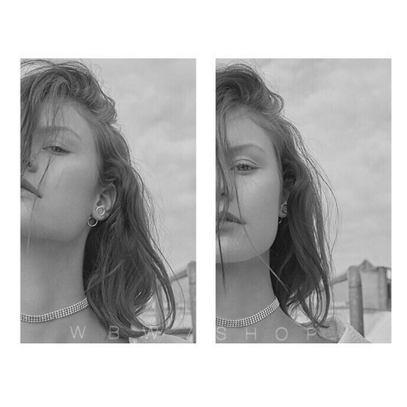 Minimalist Double Circle Stud Earrings - Picture 3 of 7